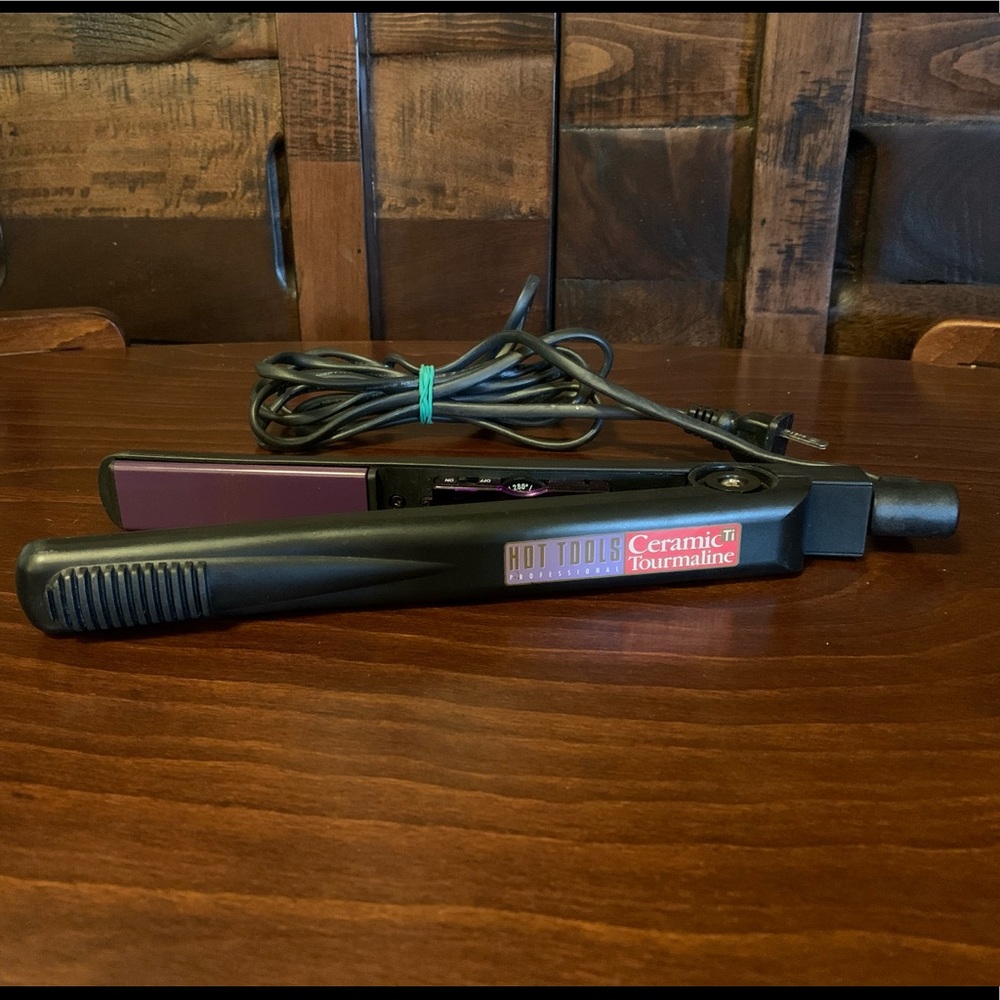 Hot Tools 1” Ceramic Flat Iron